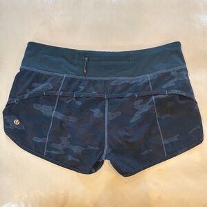 Lululemon Athletica Blue Camo OG Speed Shorts, Size 6